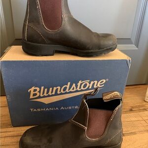 Blundstone Dark Brown Ankle Boots with Burgundy Panels